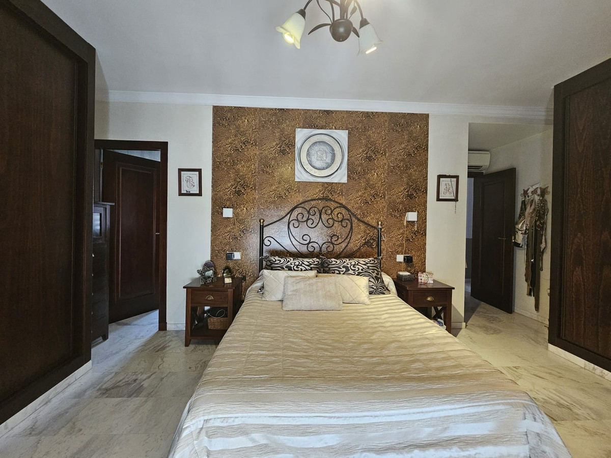 5 Bed Townhouse for sale in Los Pacos Costa Del Sol, Málaga, Spain