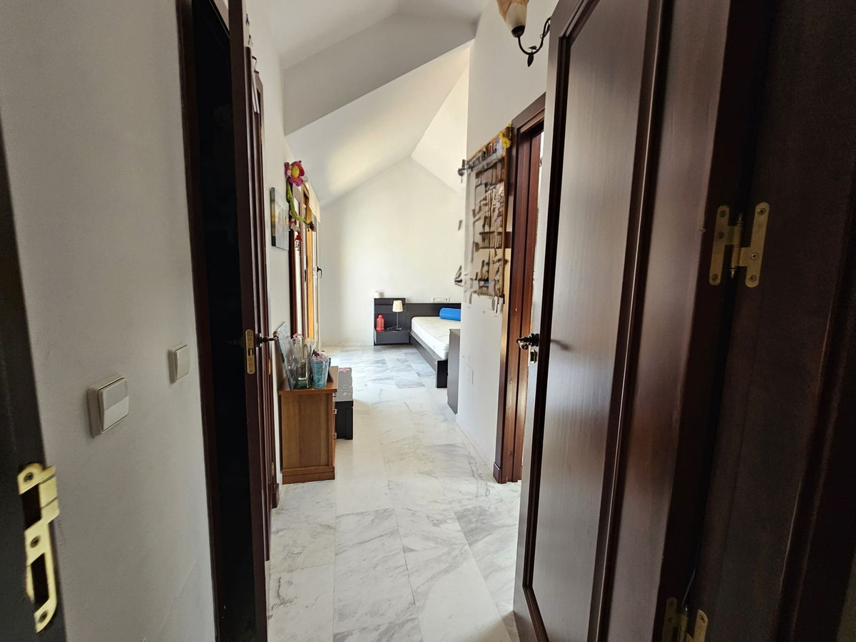 5 Bed Townhouse for sale in Los Pacos Costa Del Sol, Málaga, Spain