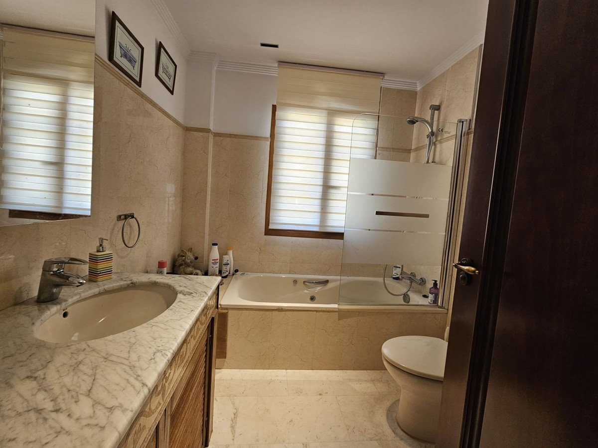 5 Bed Townhouse for sale in Los Pacos Costa Del Sol, Málaga, Spain