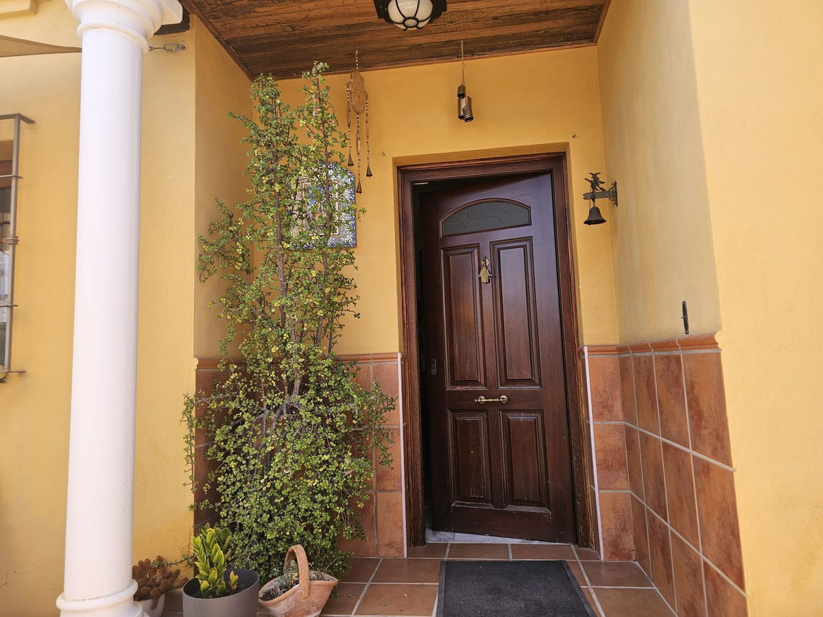 5 Bed Townhouse for sale in Los Pacos Costa Del Sol, Málaga, Spain