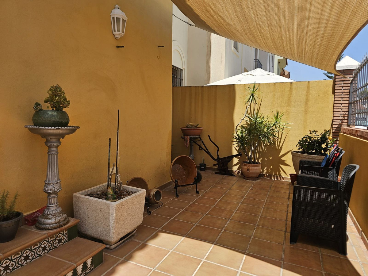 5 Bed Townhouse for sale in Los Pacos Costa Del Sol, Málaga, Spain