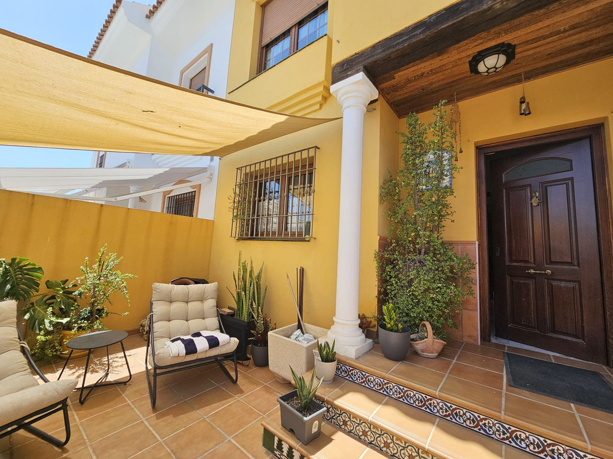 5 Bed Townhouse for sale in Los Pacos Costa Del Sol, Málaga, Spain