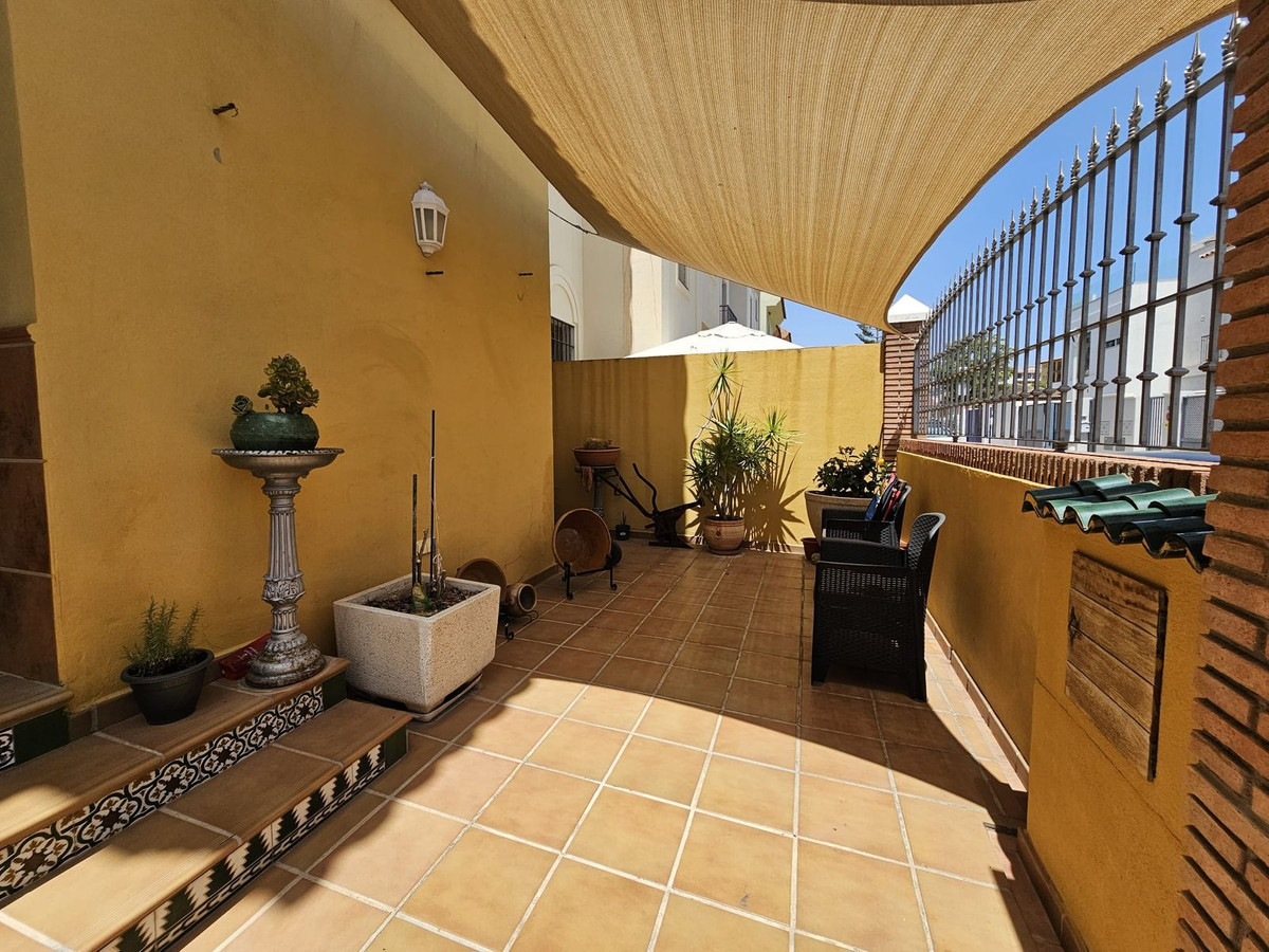 5 Bed Townhouse for sale in Los Pacos Costa Del Sol, Málaga, Spain