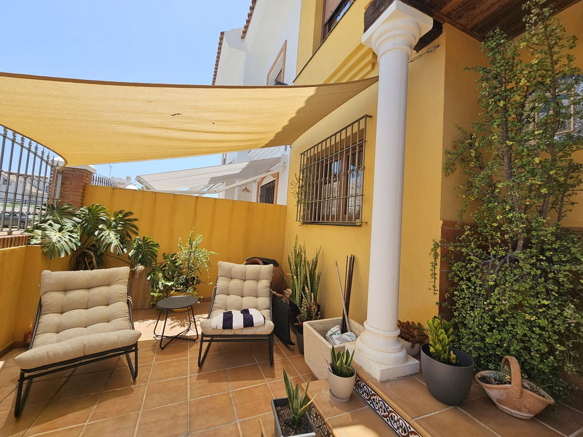 5 Bed Townhouse for sale in Los Pacos Costa Del Sol, Málaga, Spain