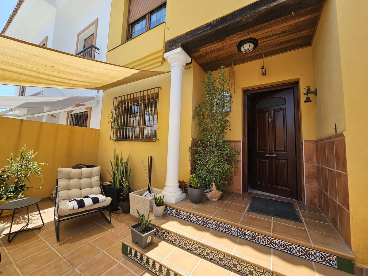 5 Bed Townhouse for sale in Los Pacos Costa Del Sol, Málaga, Spain