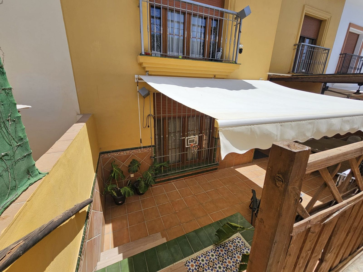 5 Bed Townhouse for sale in Los Pacos Costa Del Sol, Málaga, Spain