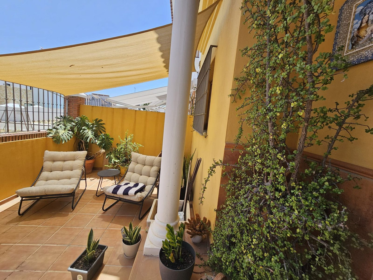 5 Bed Townhouse for sale in Los Pacos Costa Del Sol, Málaga, Spain