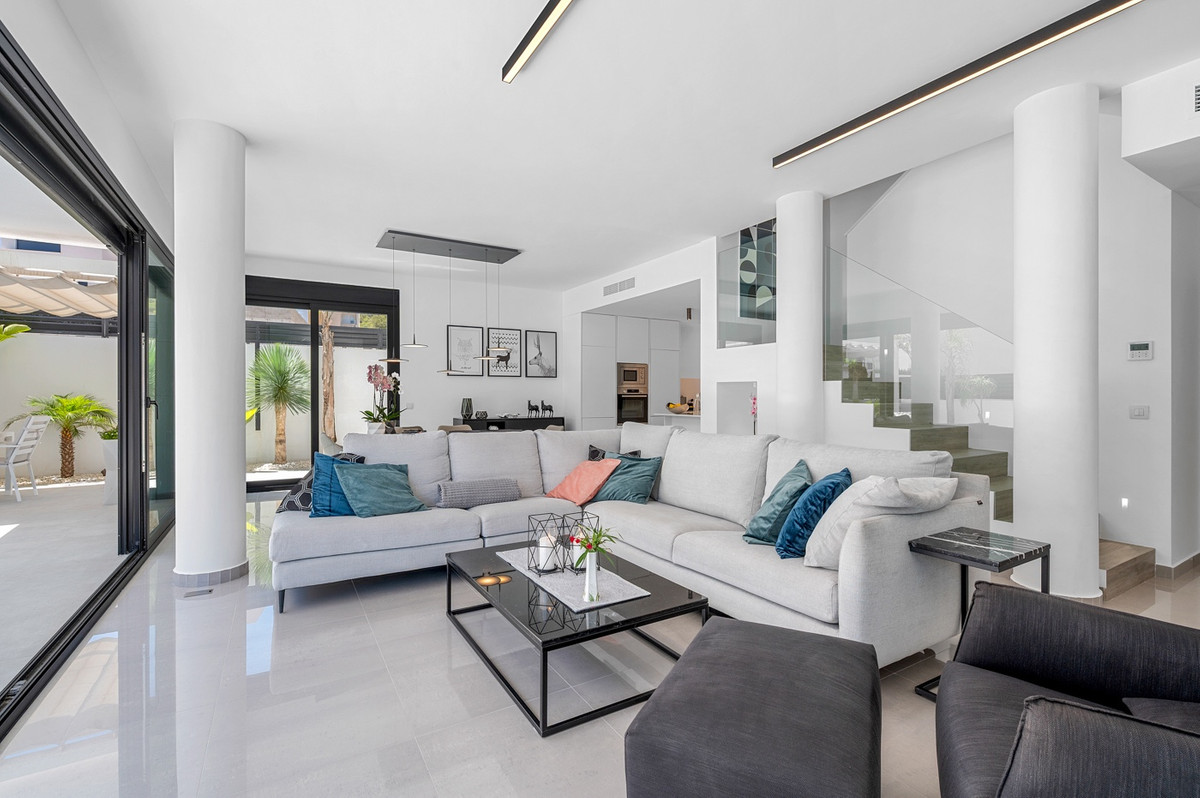 Se vende Villa - Chalet de 4 dormitorios en Costa Blanca, Alicante, España