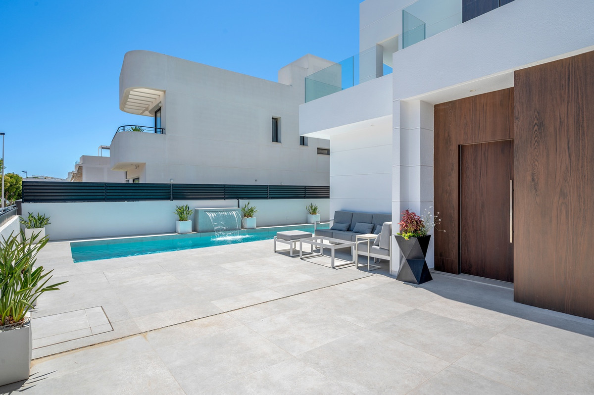 Se vende Villa - Chalet de 4 dormitorios en Costa Blanca, Alicante, España