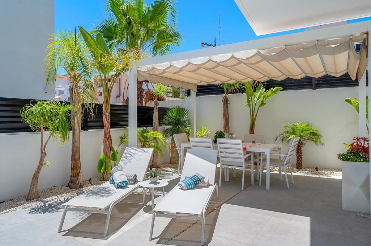 Se vende Villa - Chalet de 4 dormitorios en Costa Blanca, Alicante, España