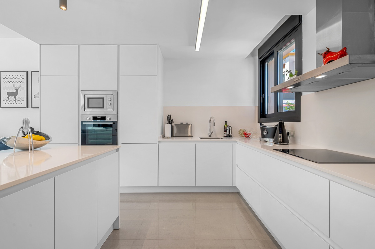 Se vende Villa - Chalet de 4 dormitorios en Costa Blanca, Alicante, España