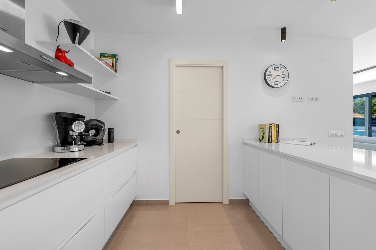 Se vende Villa - Chalet de 4 dormitorios en Costa Blanca, Alicante, España