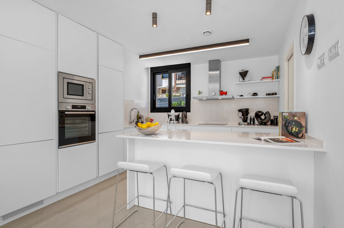 Se vende Villa - Chalet de 4 dormitorios en Costa Blanca, Alicante, España