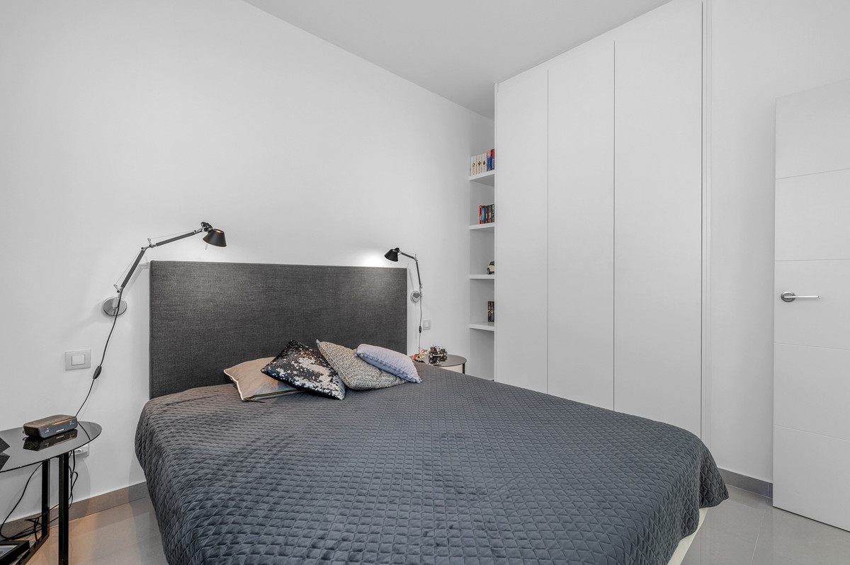 Se vende Villa - Chalet de 4 dormitorios en Costa Blanca, Alicante, España