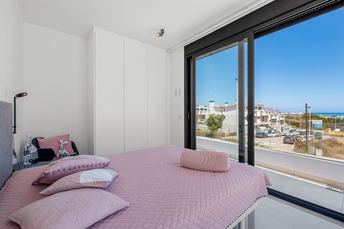 Se vende Villa - Chalet de 4 dormitorios en Costa Blanca, Alicante, España