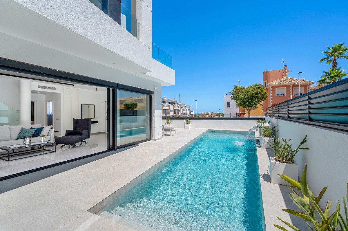 Se vende Villa - Chalet de 4 dormitorios en Costa Blanca, Alicante, España