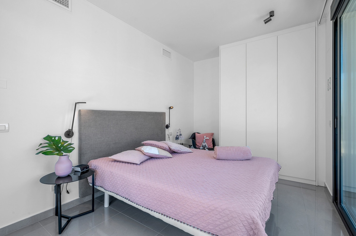 Se vende Villa - Chalet de 4 dormitorios en Costa Blanca, Alicante, España