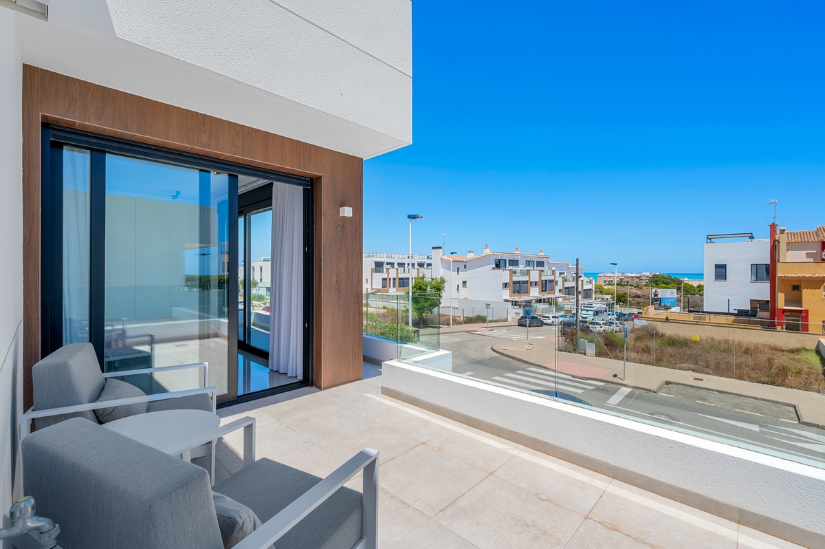 Se vende Villa - Chalet de 4 dormitorios en Costa Blanca, Alicante, España