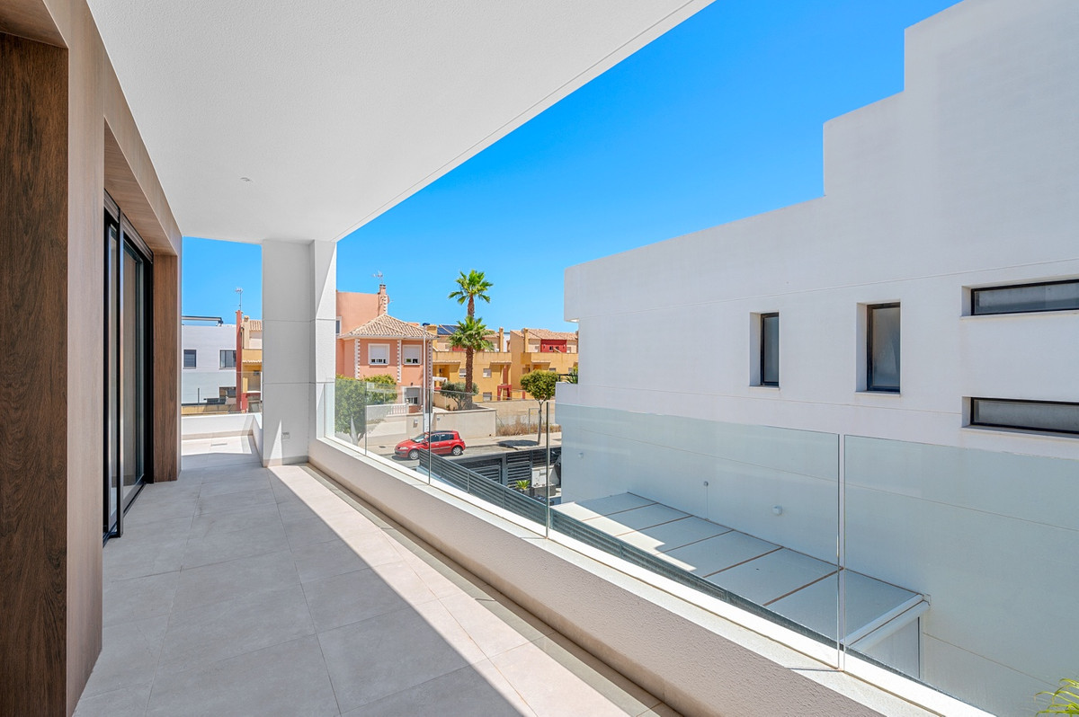 Se vende Villa - Chalet de 4 dormitorios en Costa Blanca, Alicante, España