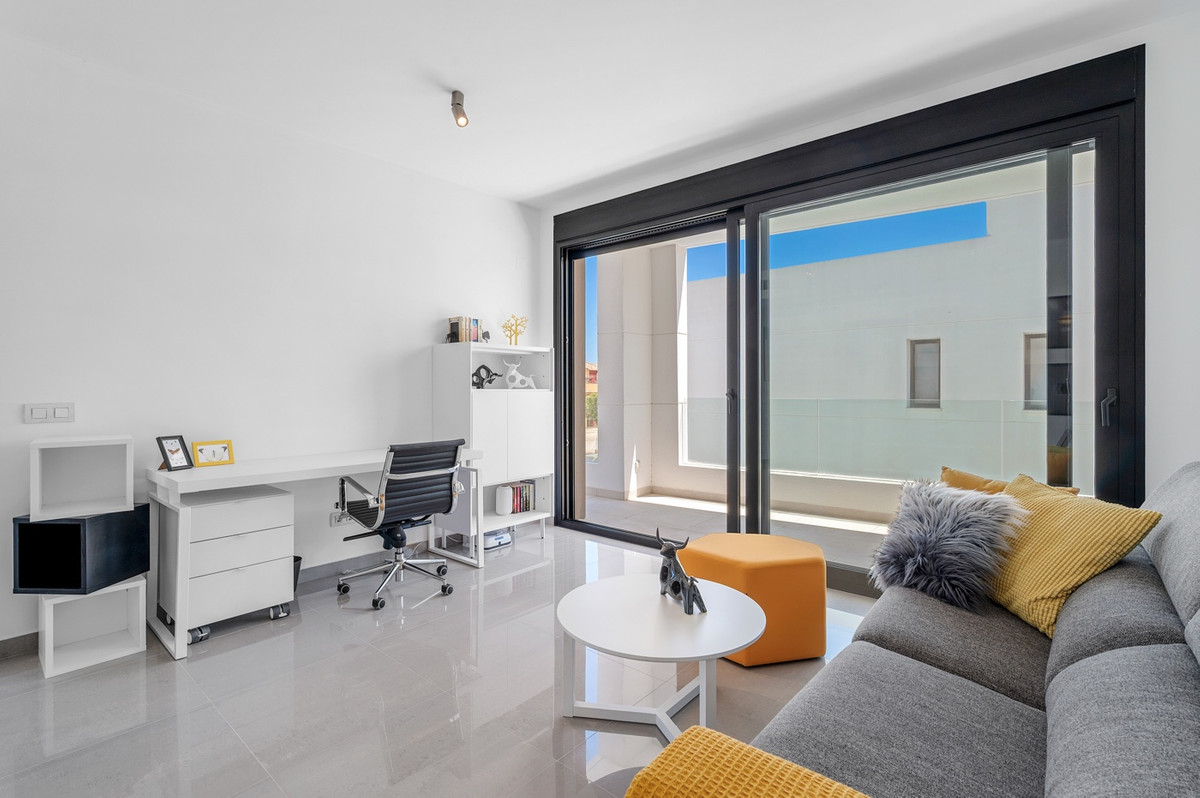 Se vende Villa - Chalet de 4 dormitorios en Costa Blanca, Alicante, España
