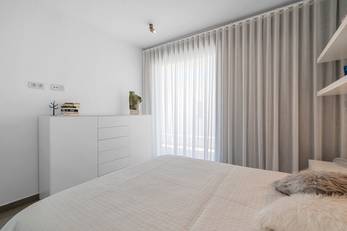Se vende Villa - Chalet de 4 dormitorios en Costa Blanca, Alicante, España