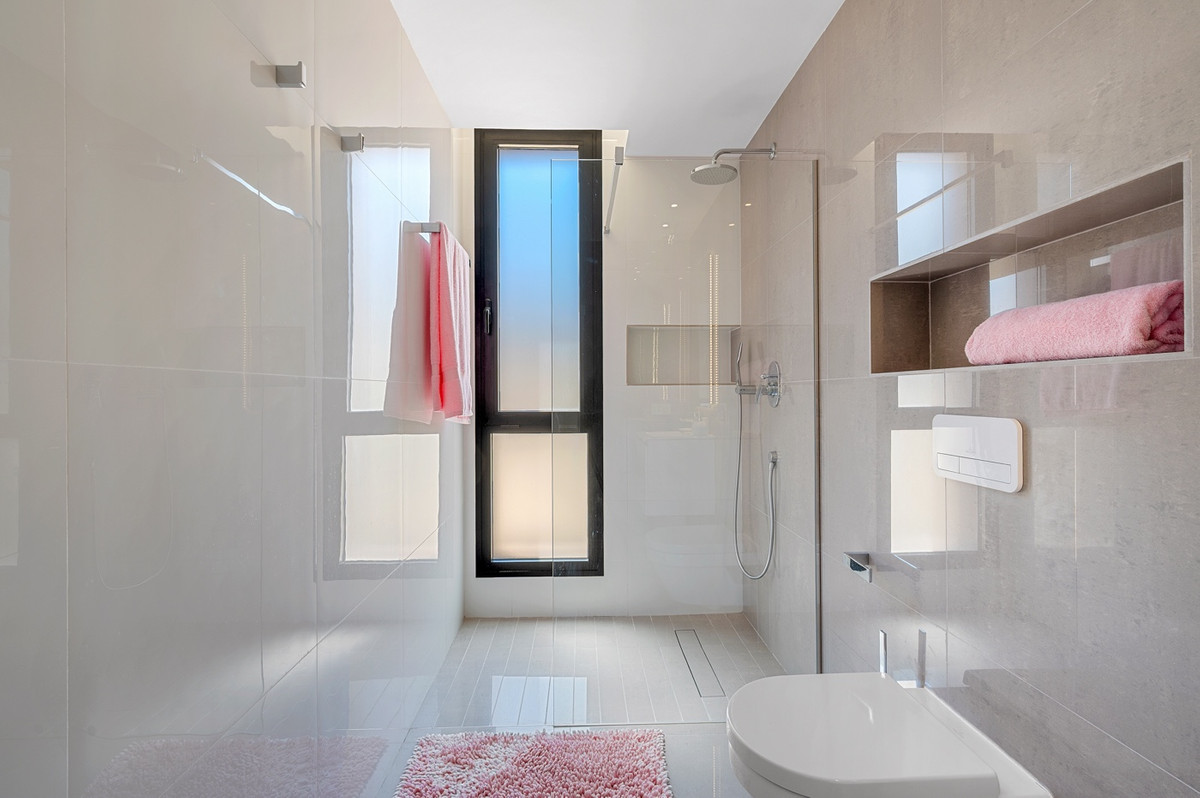 Se vende Villa - Chalet de 4 dormitorios en Costa Blanca, Alicante, España