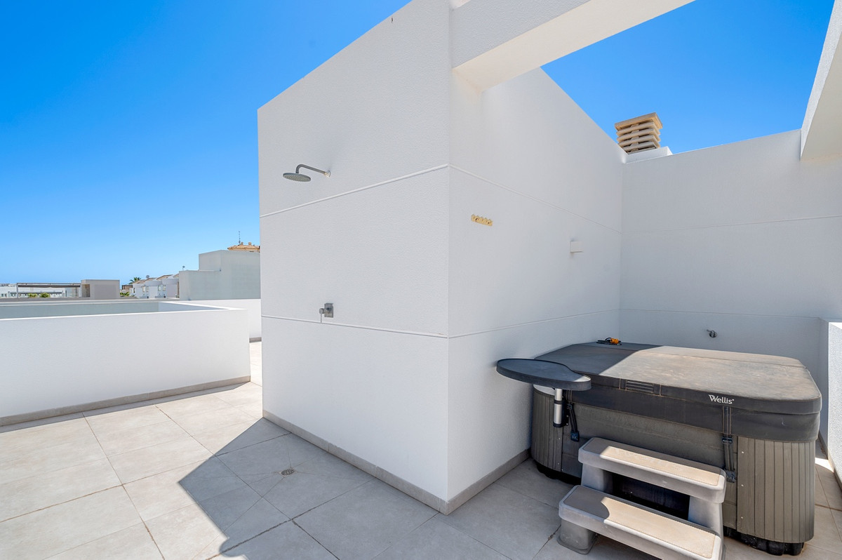 Se vende Villa - Chalet de 4 dormitorios en Costa Blanca, Alicante, España