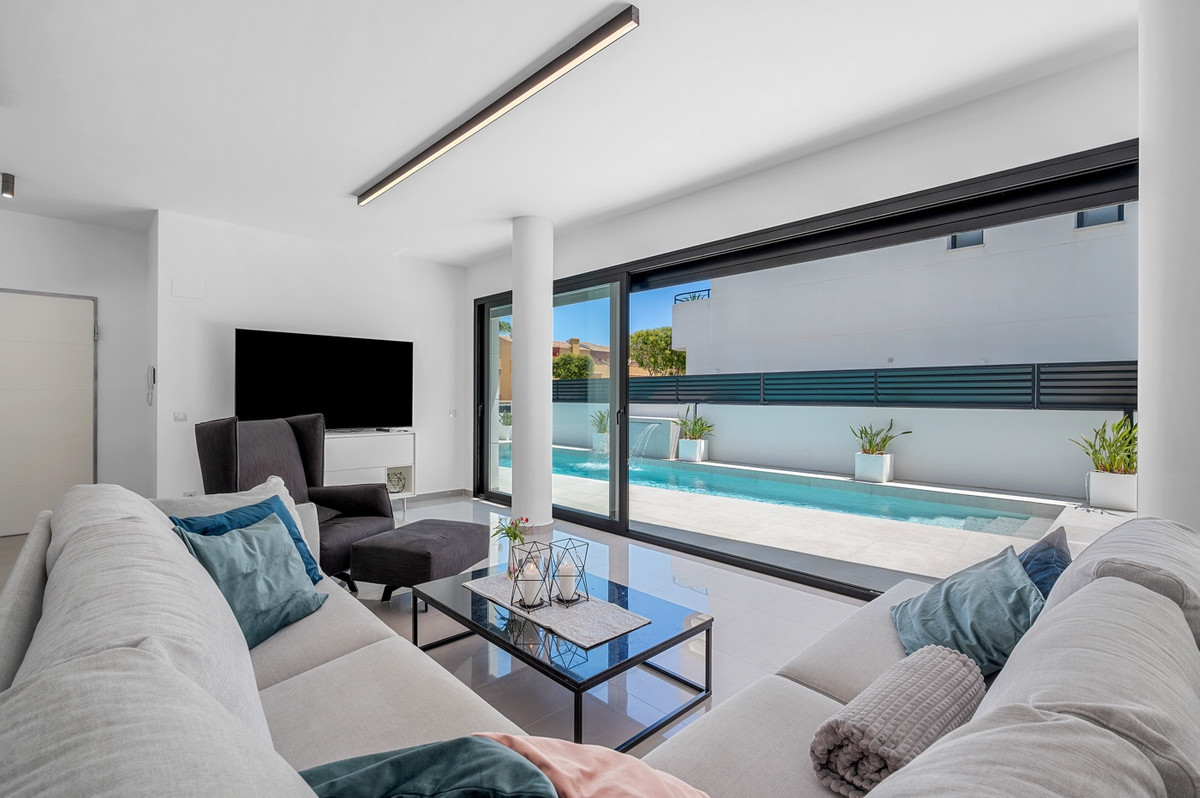 Se vende Villa - Chalet de 4 dormitorios en Costa Blanca, Alicante, España