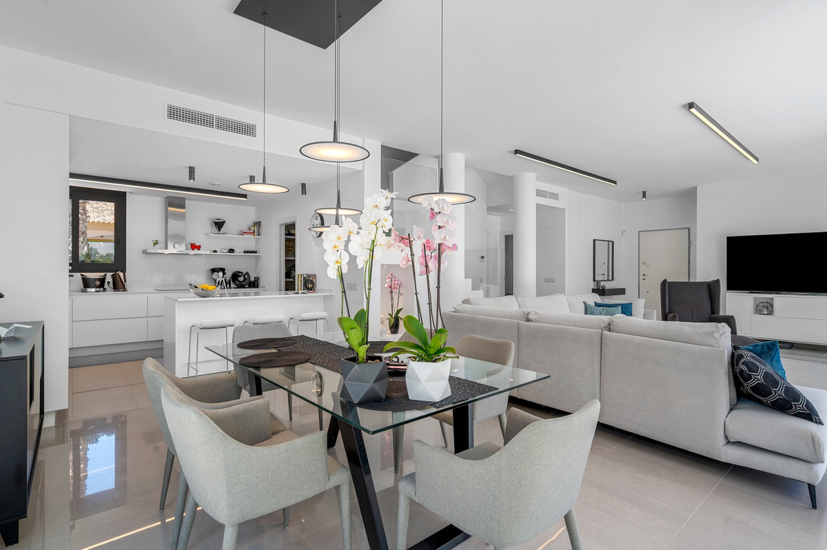 Se vende Villa - Chalet de 4 dormitorios en Costa Blanca, Alicante, España