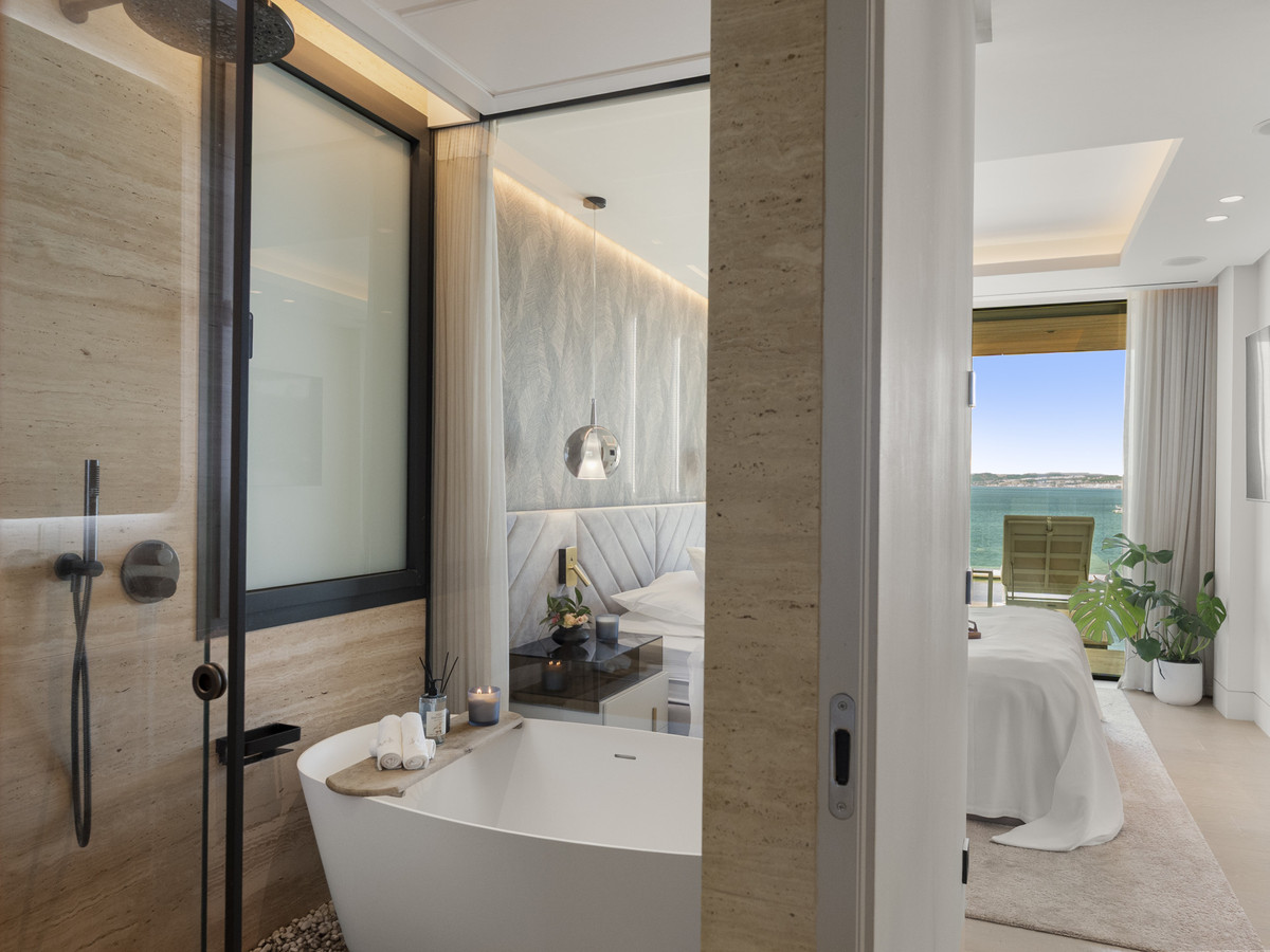 2 Bed Apartment for sale in Estepona Costa Del Sol, Málaga, Spain