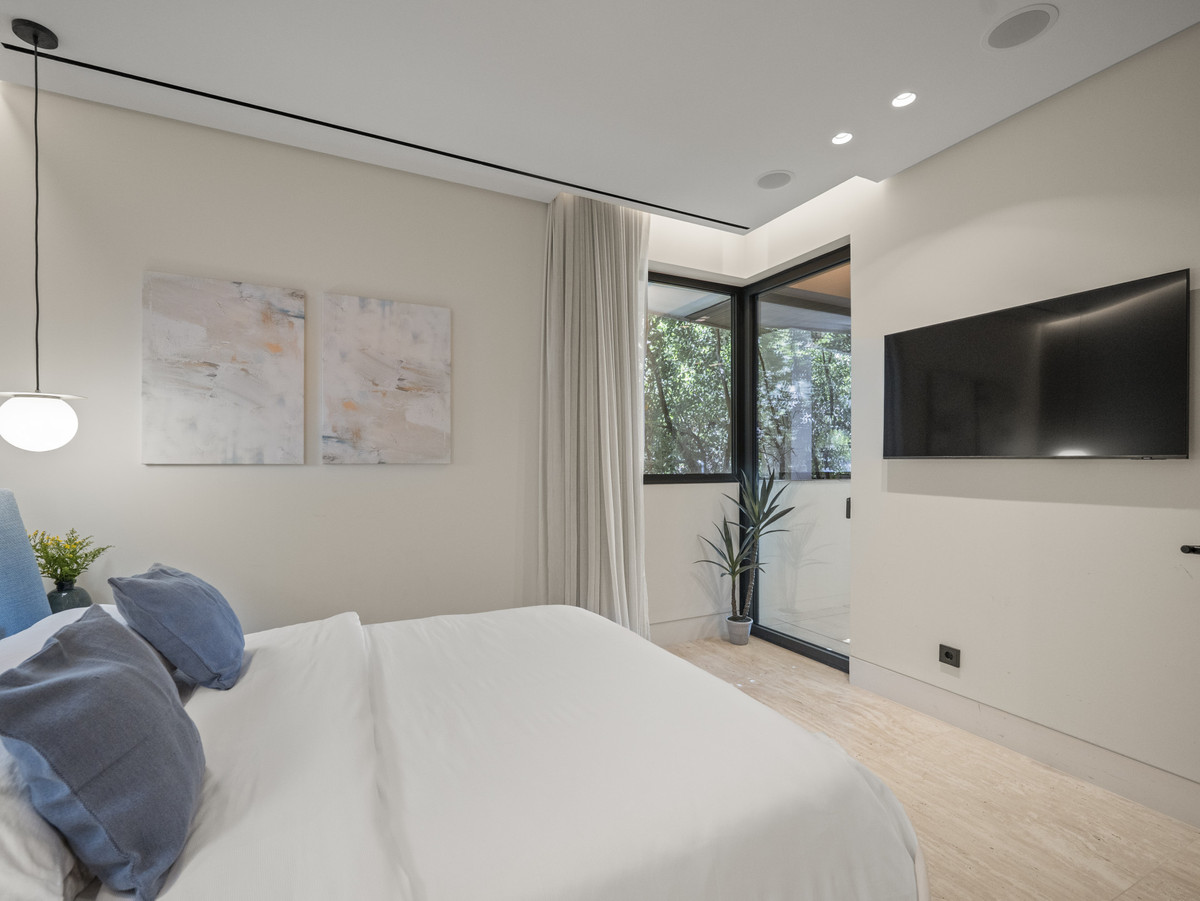 2 Bed Apartment for sale in Estepona Costa Del Sol, Málaga, Spain