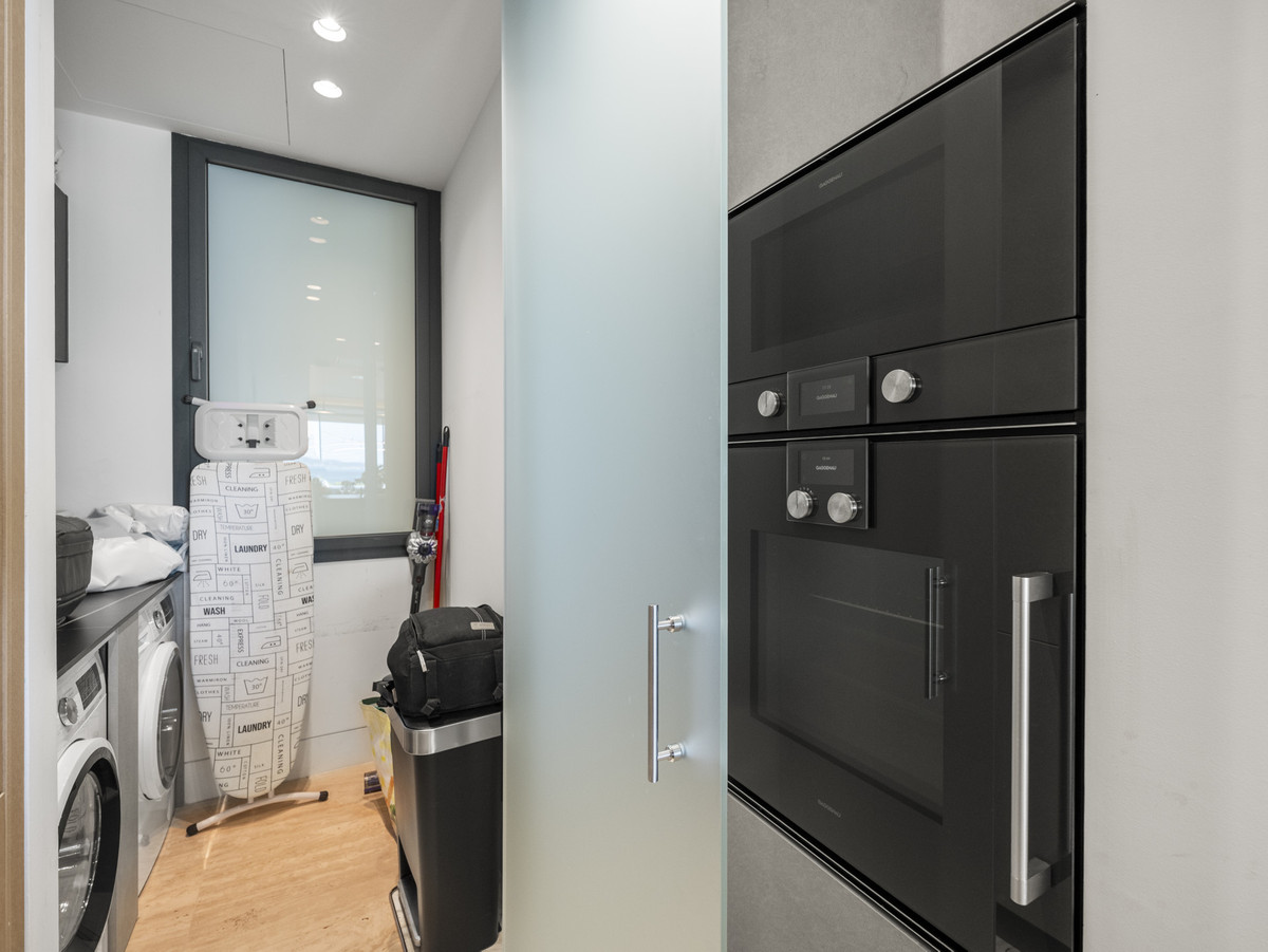 2 Bed Apartment for sale in Estepona Costa Del Sol, Málaga, Spain