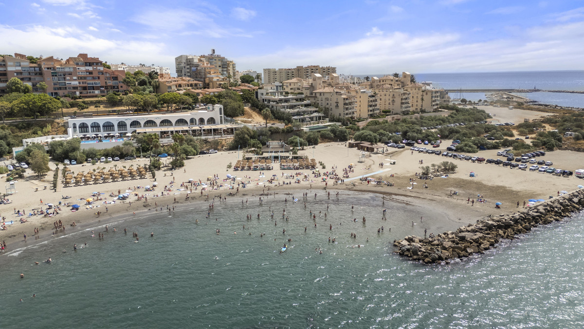 2 Bed Apartment for sale in Estepona Costa Del Sol, Málaga, Spain