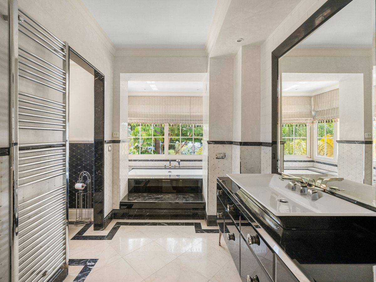 5 Bed Townhouse for sale in Cortijo Blanco Costa Del Sol, Málaga, Spain