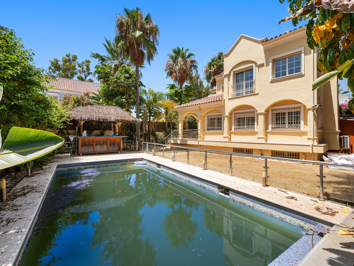 5 Bed Townhouse for sale in Cortijo Blanco Costa Del Sol, Málaga, Spain