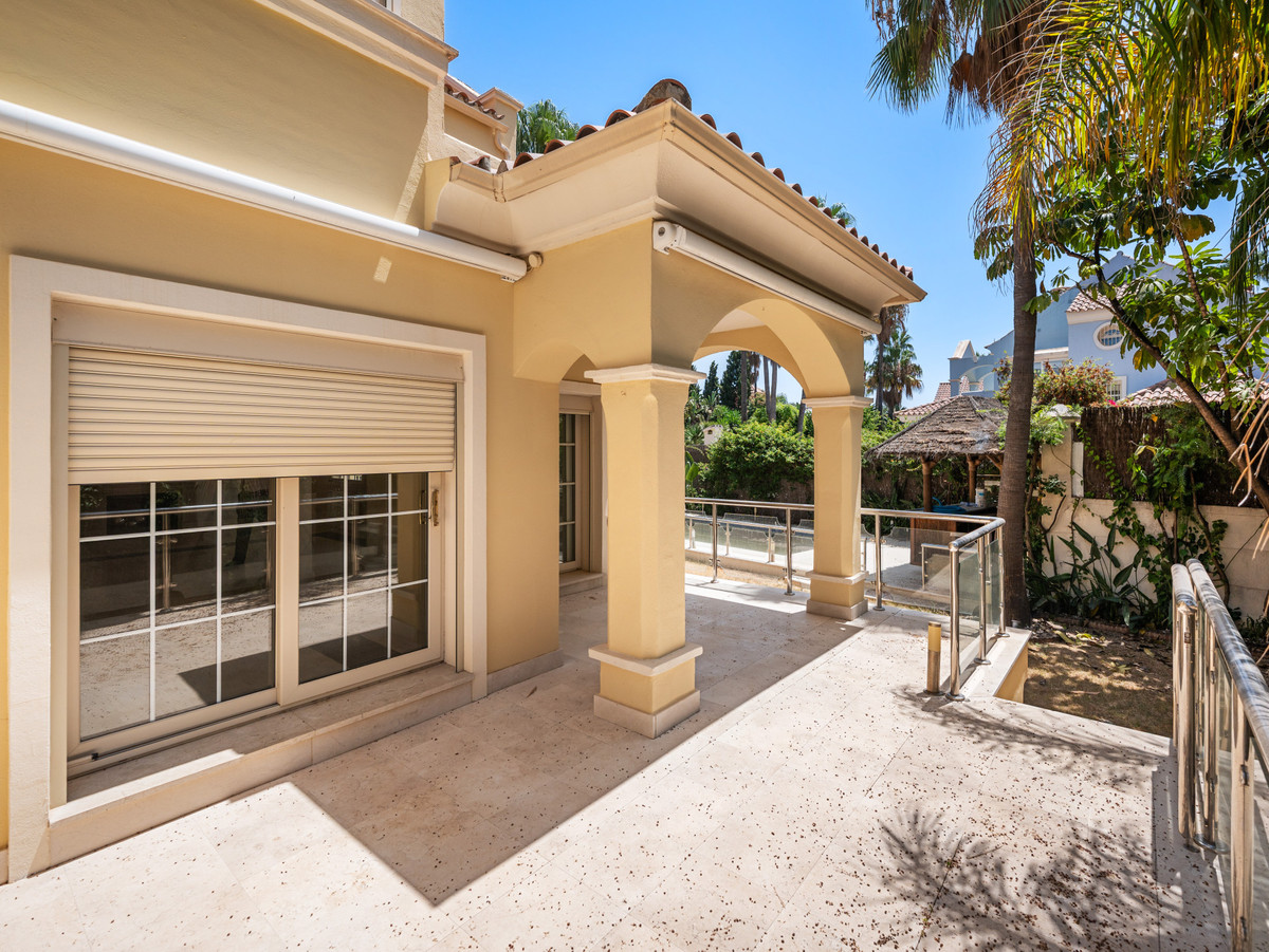 5 Bed Townhouse for sale in Cortijo Blanco Costa Del Sol, Málaga, Spain