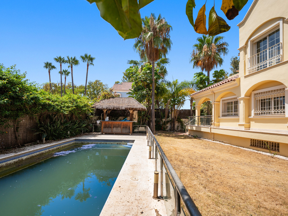 5 Bed Townhouse for sale in Cortijo Blanco Costa Del Sol, Málaga, Spain