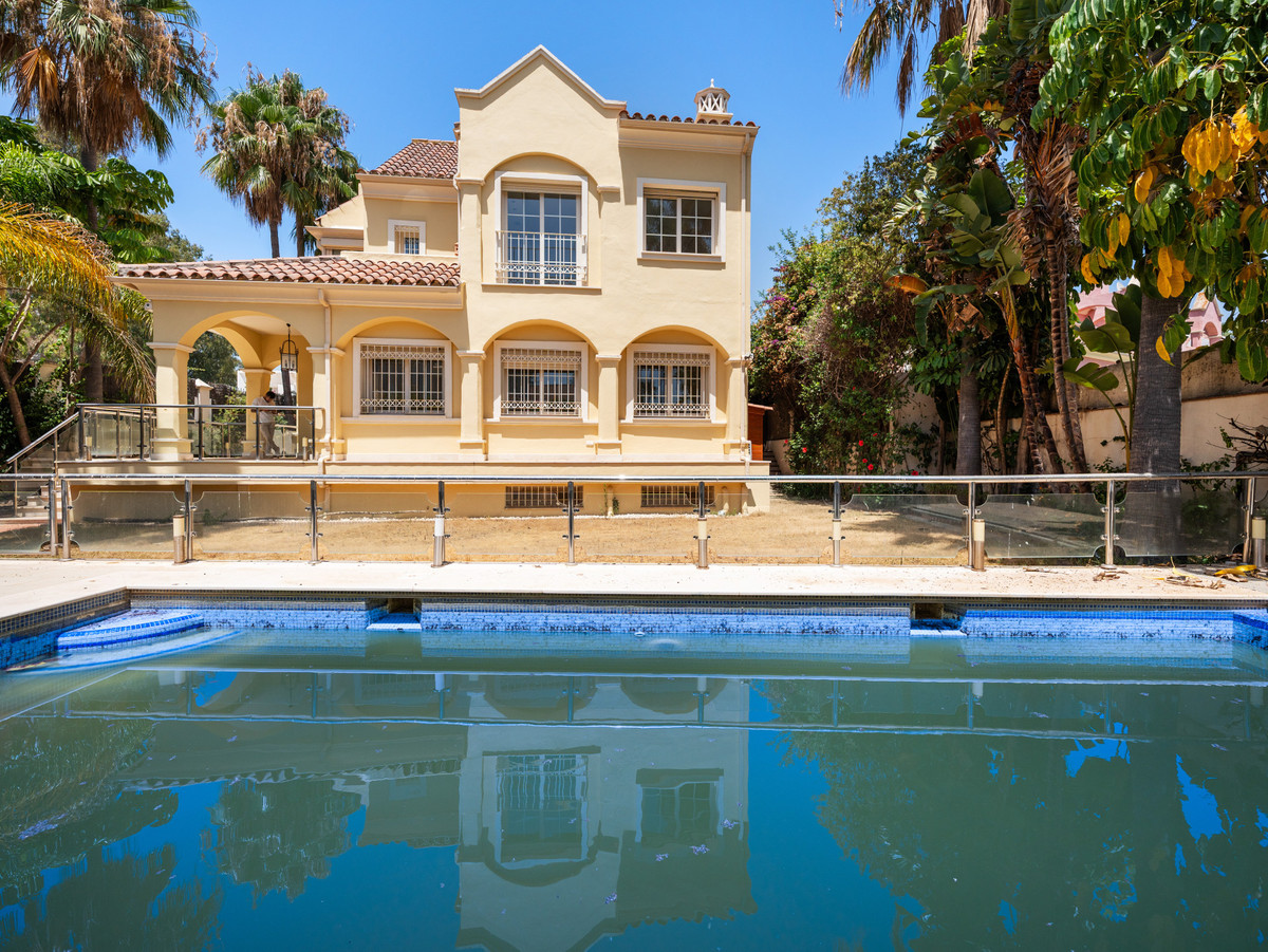 5 Bed Townhouse for sale in Cortijo Blanco Costa Del Sol, Málaga, Spain