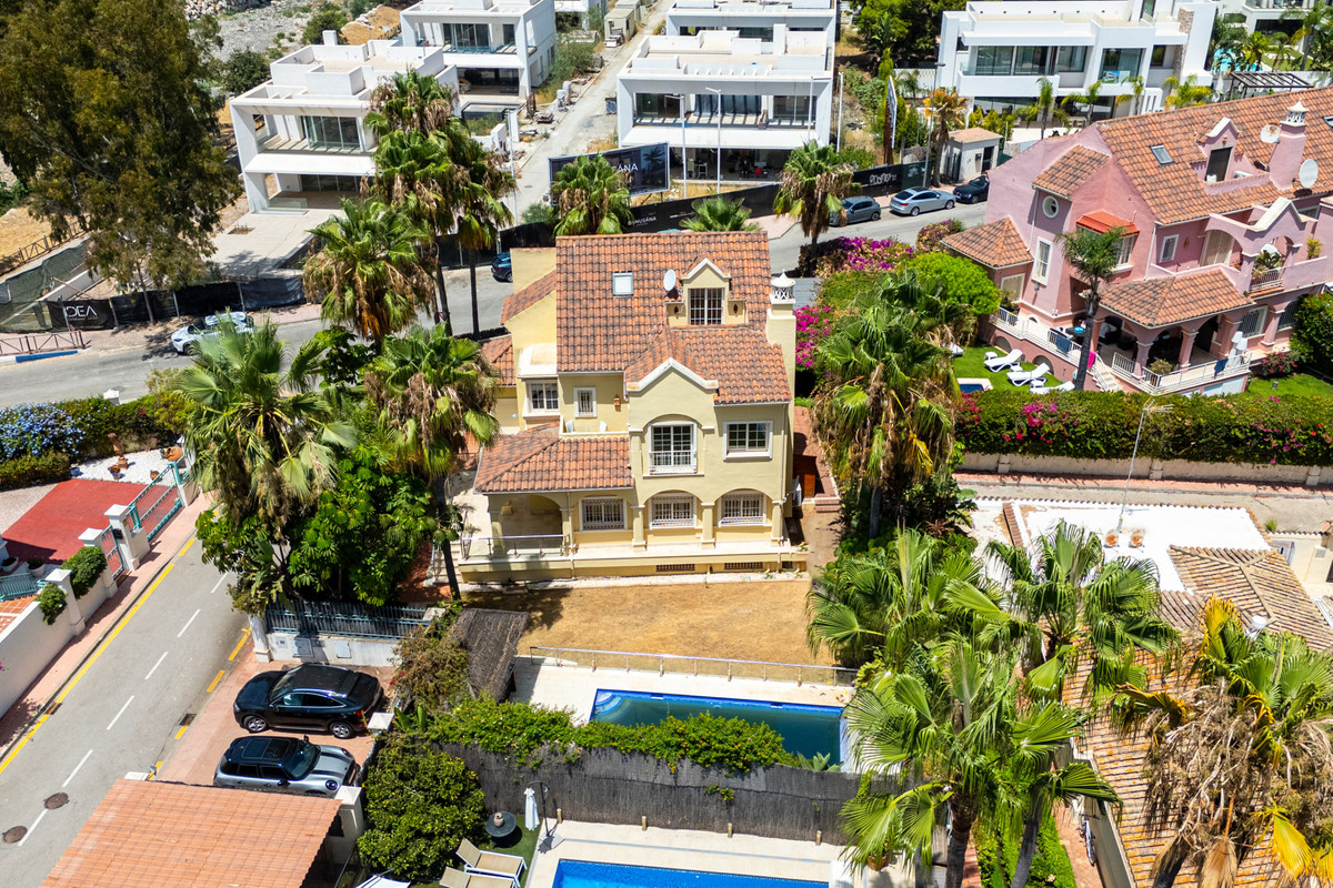 5 Bed Townhouse for sale in Cortijo Blanco Costa Del Sol, Málaga, Spain