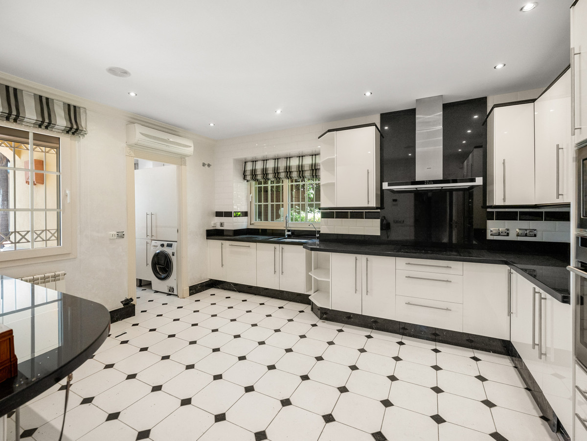 5 Bed Townhouse for sale in Cortijo Blanco Costa Del Sol, Málaga, Spain