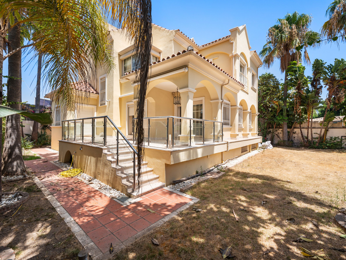 5 Bed Townhouse for sale in Cortijo Blanco Costa Del Sol, Málaga, Spain