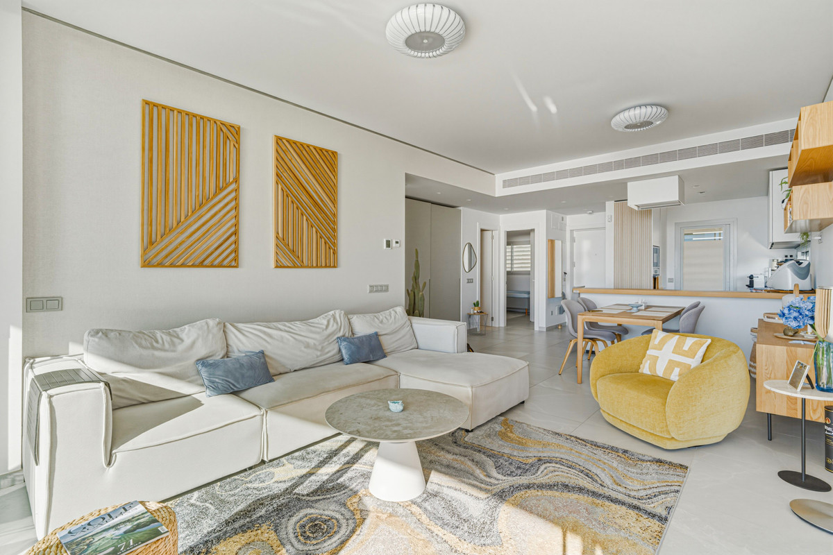 2 Bed Apartment for sale in Fuengirola Costa Del Sol, Málaga, Spain