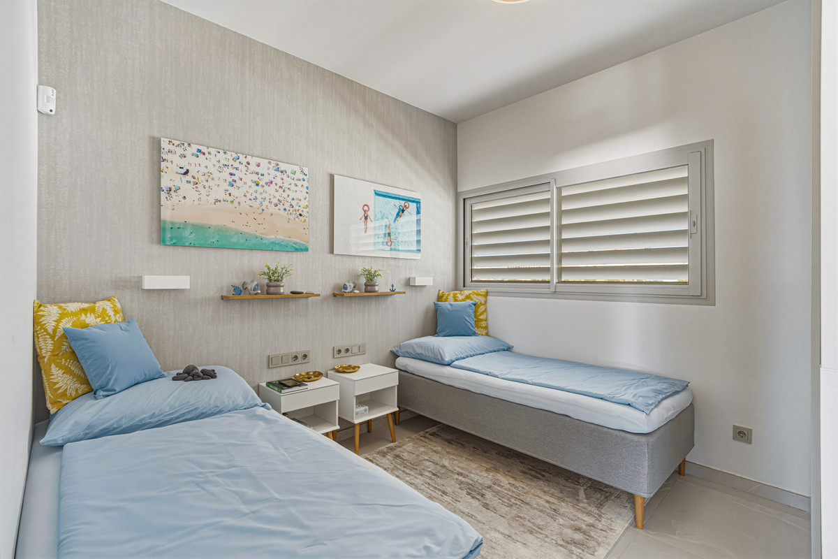 2 Bed Apartment for sale in Fuengirola Costa Del Sol, Málaga, Spain