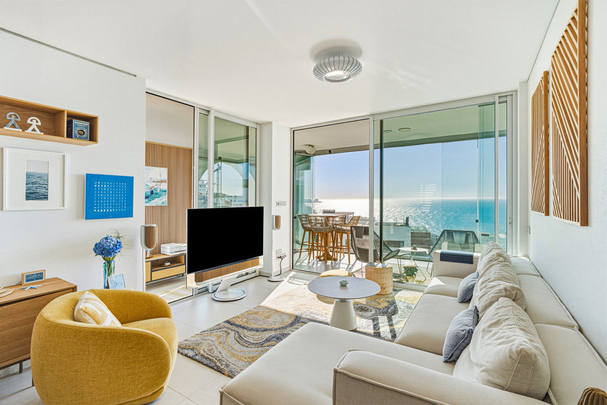 2 Bed Apartment for sale in Fuengirola Costa Del Sol, Málaga, Spain