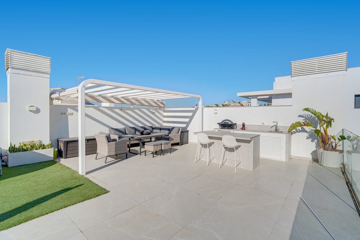2 Bed Apartment for sale in Fuengirola Costa Del Sol, Málaga, Spain