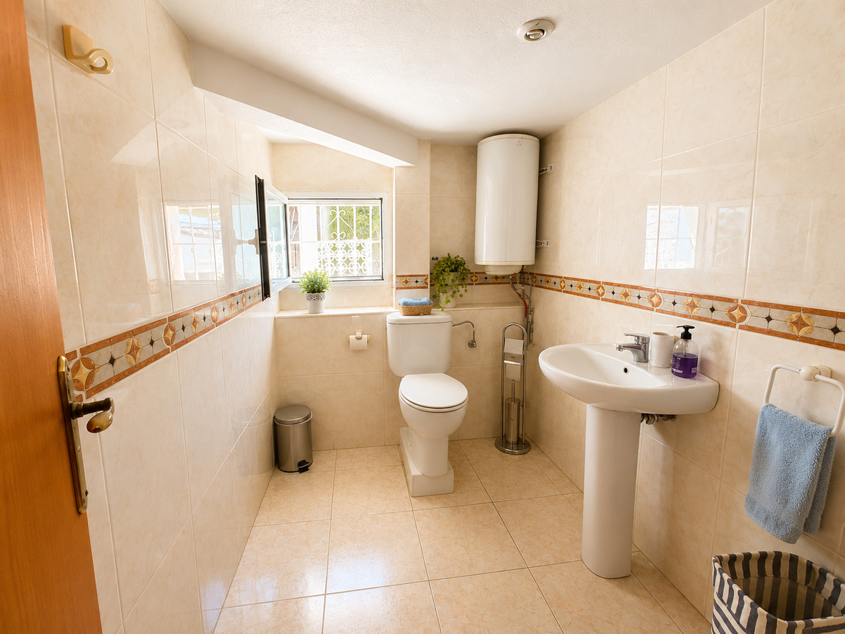 Se vende Villa - Chalet de 5 dormitorios en Costa Blanca, Alicante, España