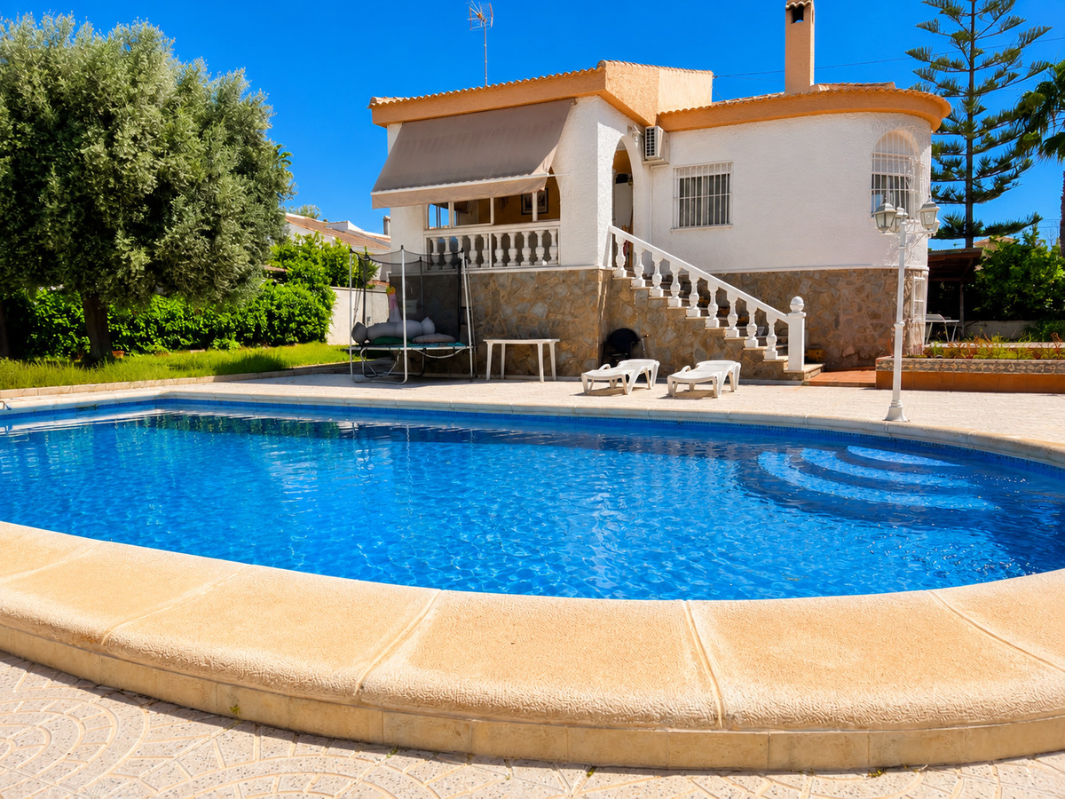 Se vende Villa - Chalet de 5 dormitorios en Costa Blanca, Alicante, España