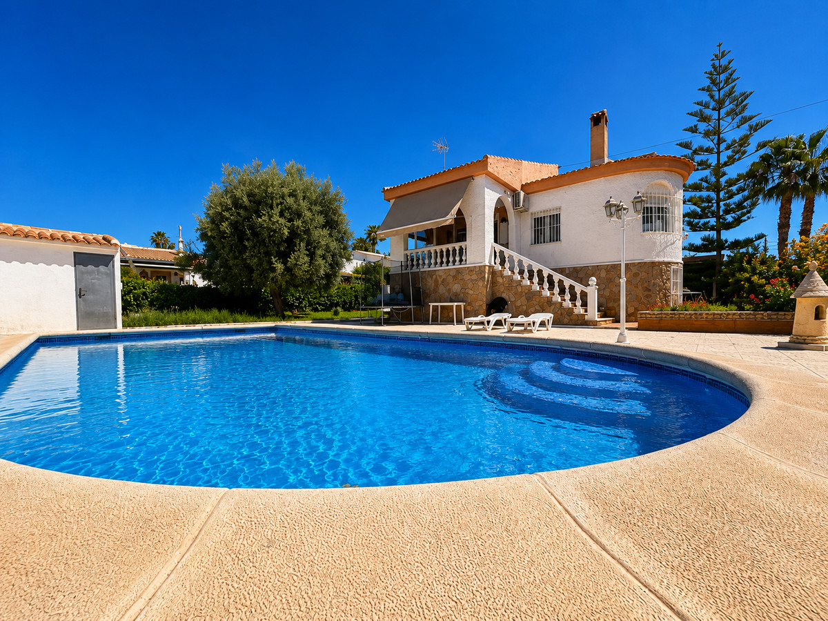 Se vende Villa - Chalet de 5 dormitorios en Costa Blanca, Alicante, España