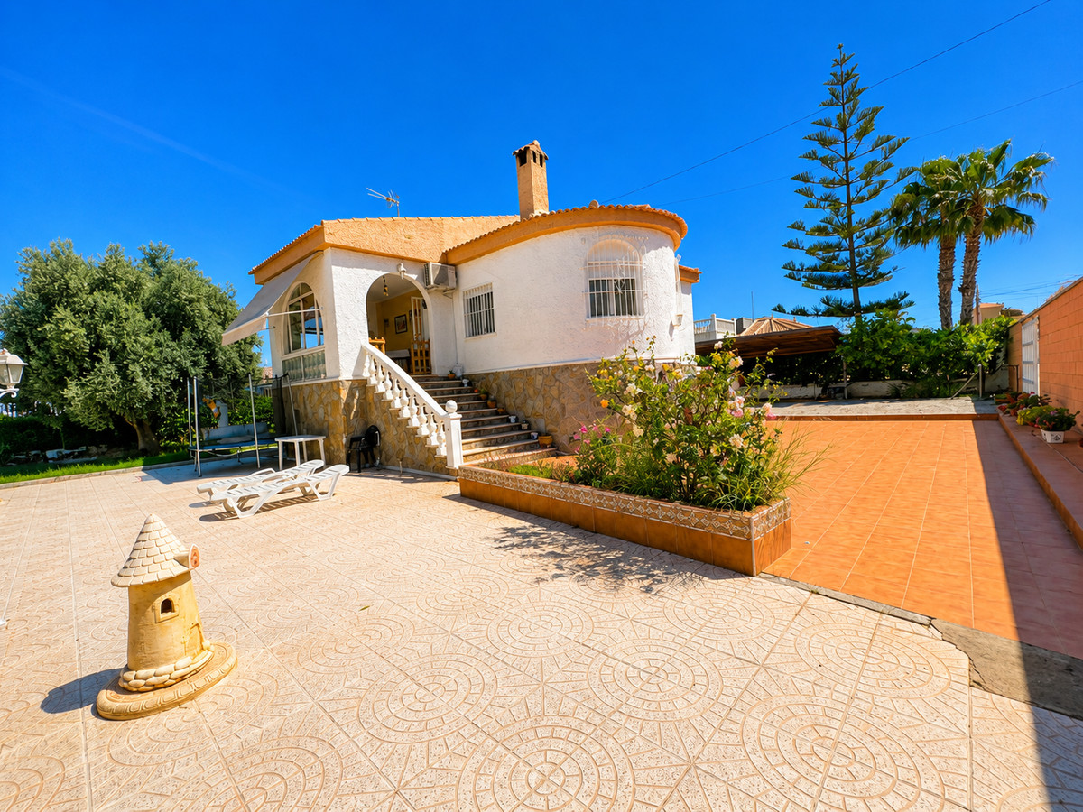Se vende Villa - Chalet de 5 dormitorios en Costa Blanca, Alicante, España