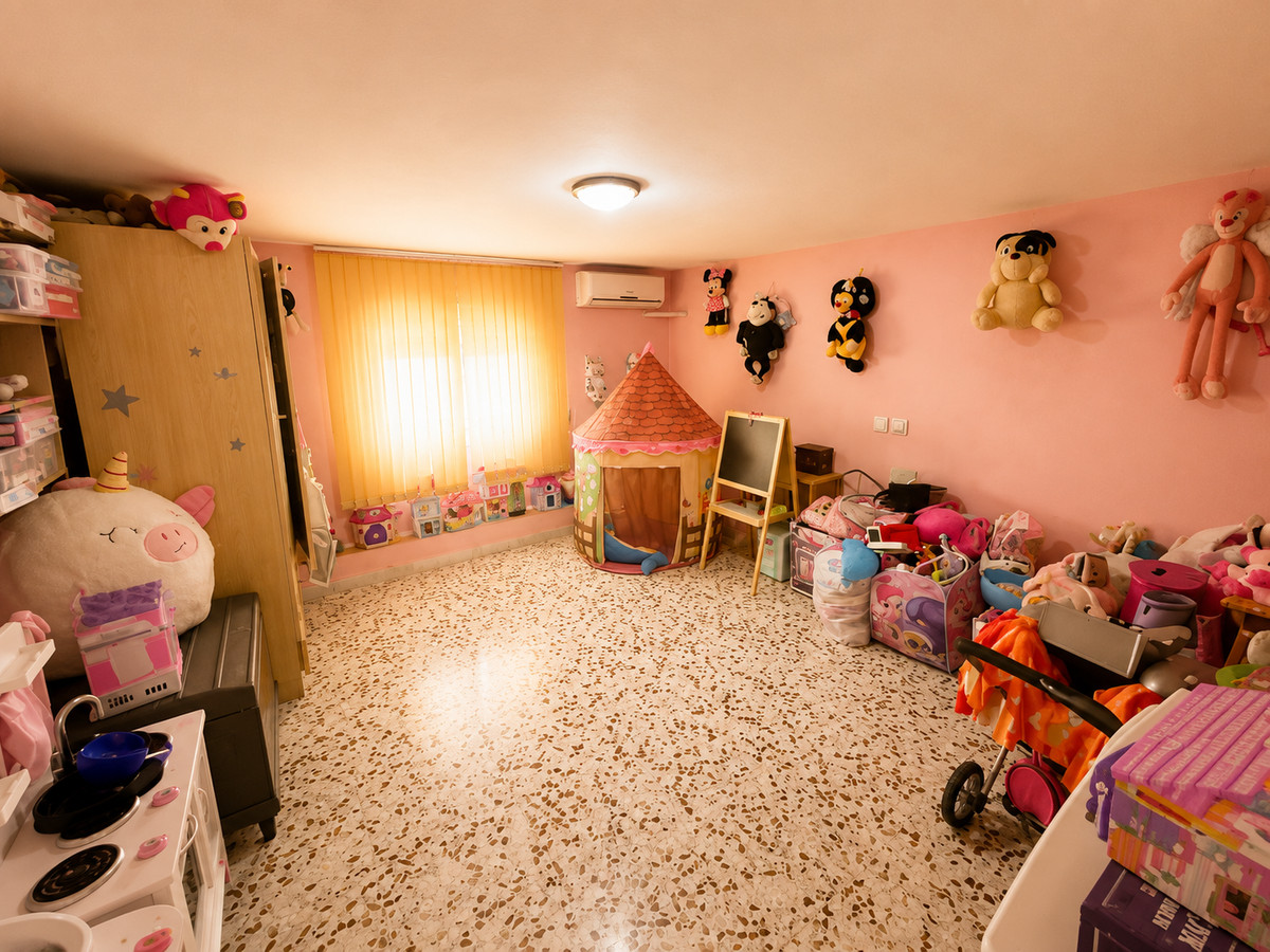 Se vende Villa - Chalet de 5 dormitorios en Costa Blanca, Alicante, España